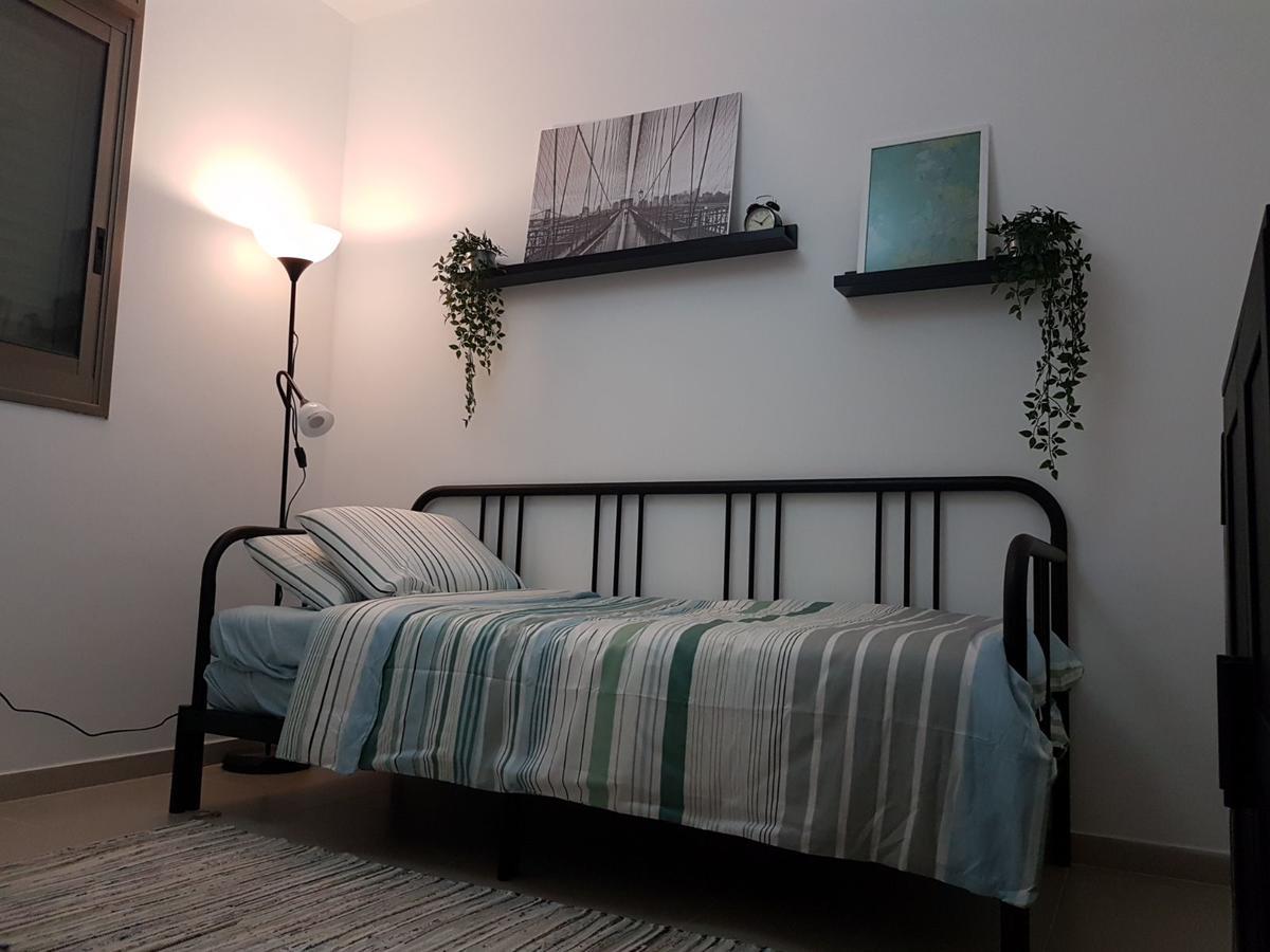 Private Bed/Bathroom In เนทันยา ภายนอก รูปภาพ