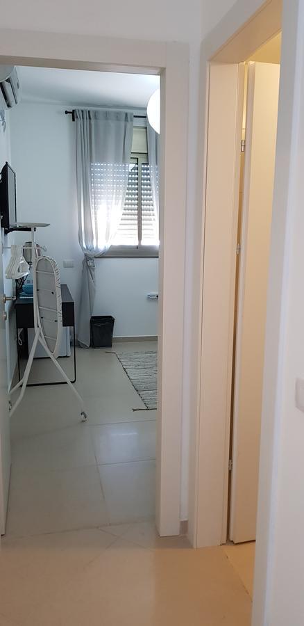 Private Bed/Bathroom In เนทันยา ภายนอก รูปภาพ